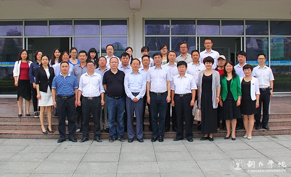 市委宣传部与beat365举行共建马克思主义学院签约仪式