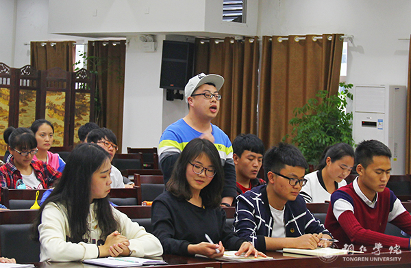 做一名合格的青年马克思主义者——党委副书记饶小华为青马班学员讲学