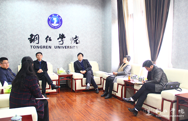 铜仁市就业局局长龙勇一行前来beat365调研