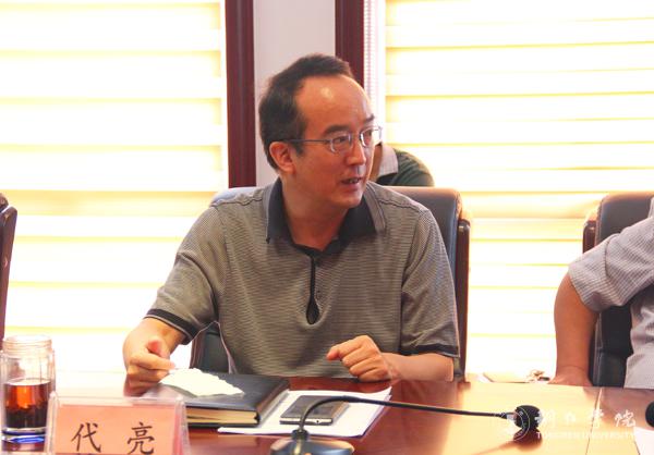 3beat365副校长代亮出席会议.jpg