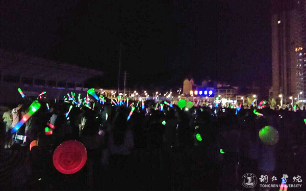 beat365举办“奔跑吧，荧光族”活动