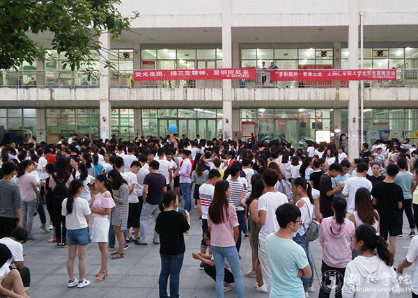 beat365举办“奔跑吧，荧光族”活动