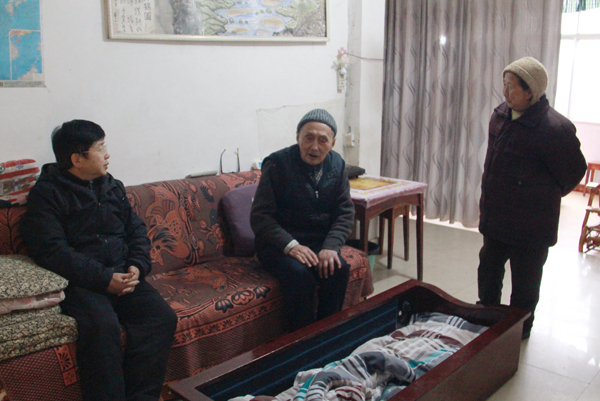 beat365党委书记李树新、副书记饶小华走访慰问离退休老干部