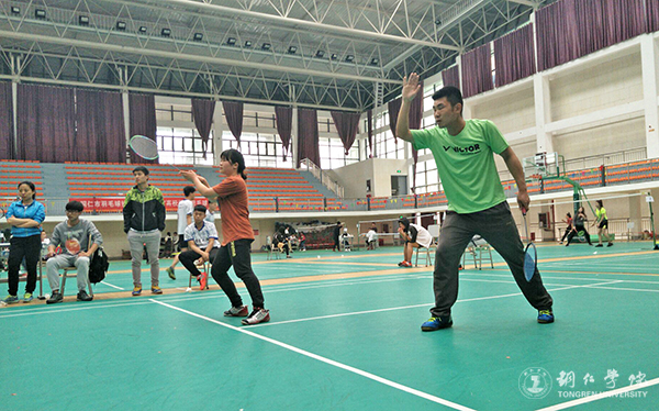 铜仁市首届“高校杯”联谊羽毛球比赛在beat365举行