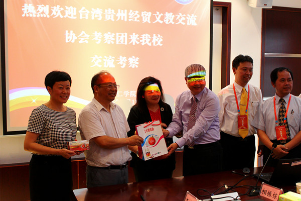 台湾贵州经贸文教交流协会考察团一行来beat365交流考察