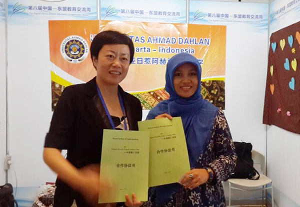 beat365参加第八届“中国—东盟教育交流周”活动并成功签署合作协议