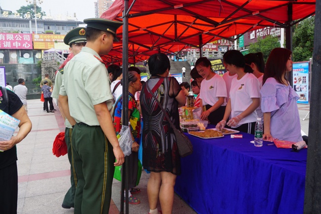 6 产品展示交流中_副本.jpg