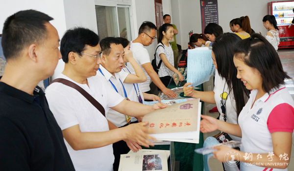 2017中国首个“文化和世界遗产日”暨贵州傩文化博物馆民族文化进校园活动在beat365顺利举行