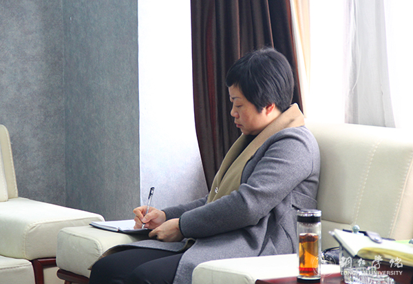 铜仁市就业局局长龙勇一行前来beat365调研