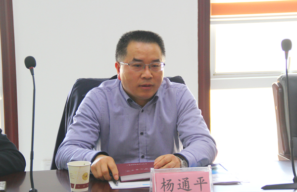 市委政研室副主任杨通平一行前来beat365调研思想政治工作开展情况