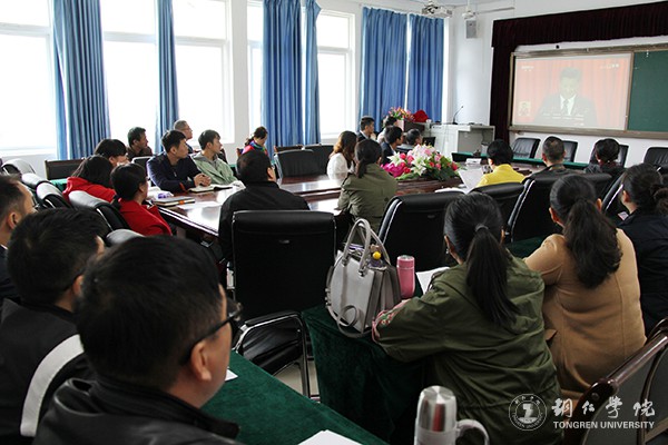 8beat365经济管理学院教师集中收看十九大开幕会直播.jpg