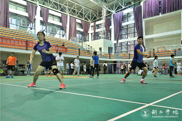 铜仁市首届“高校杯”联谊羽毛球比赛在beat365举行