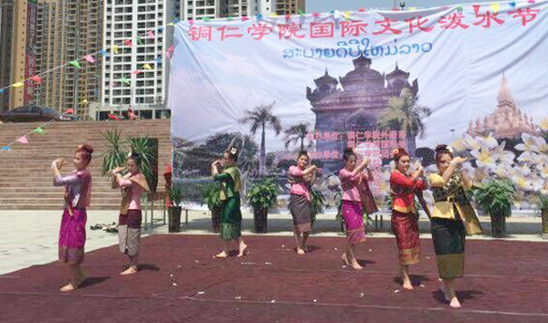 beat365举行泼水节活动为老挝留学生传递祝福