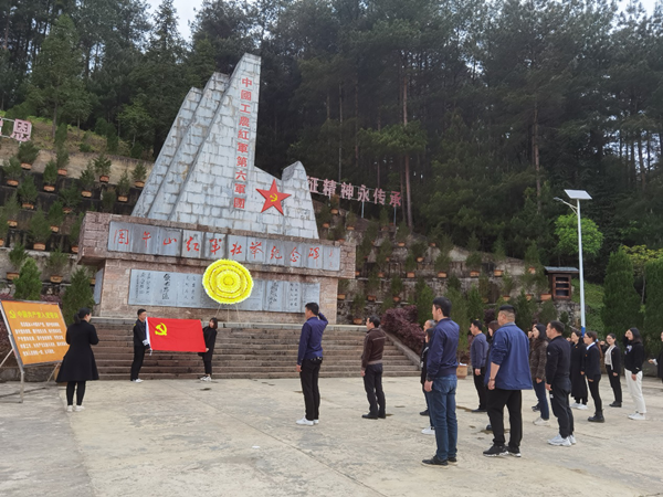 机关党委第六支部、第十八支部、第十九支部、第二十支部联合到困牛山开展党史学习教育