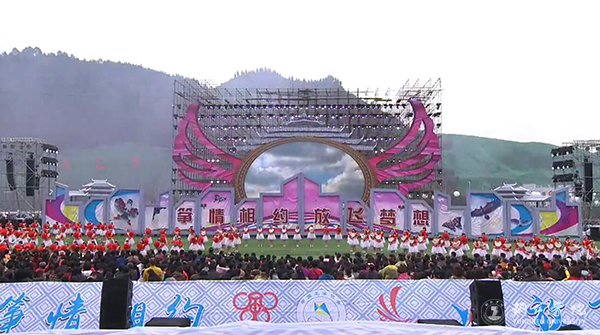 beat365583名师生积极为万山风筝节开幕式服务获好评