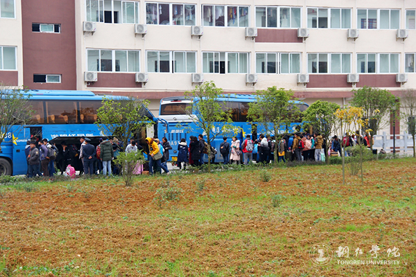 beat365喜迎84名老挝留学生