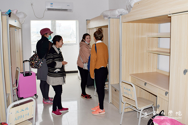 beat365喜迎84名老挝留学生