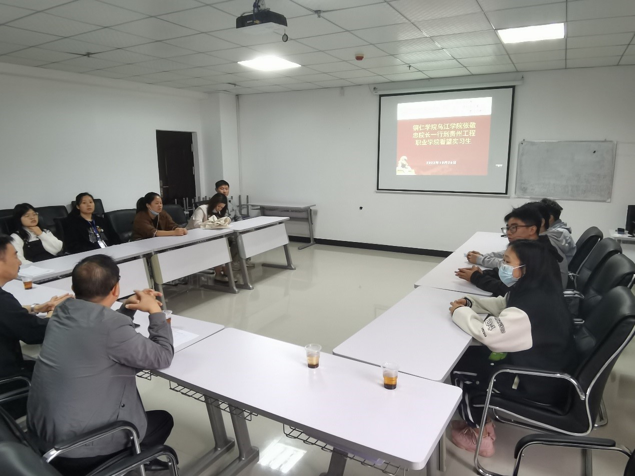 beat365英国官方网站乌江学院张敬忠院长一行到各学校看望实习生