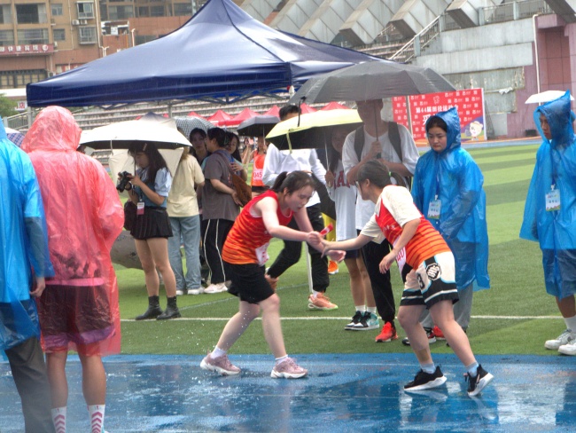 接力比赛现场.jpg