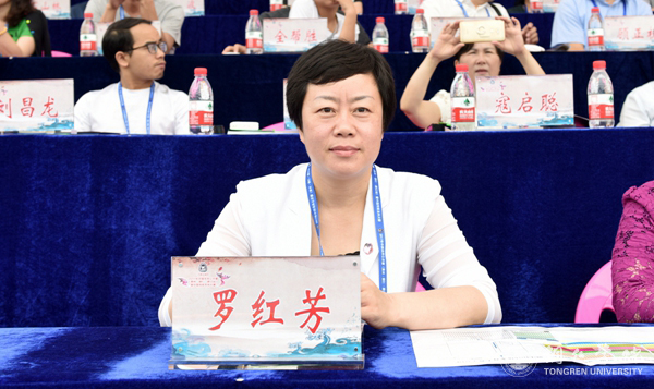 beat3652000余名学生在2017年“大明边城杯”龙舟赛开幕式上大放异彩