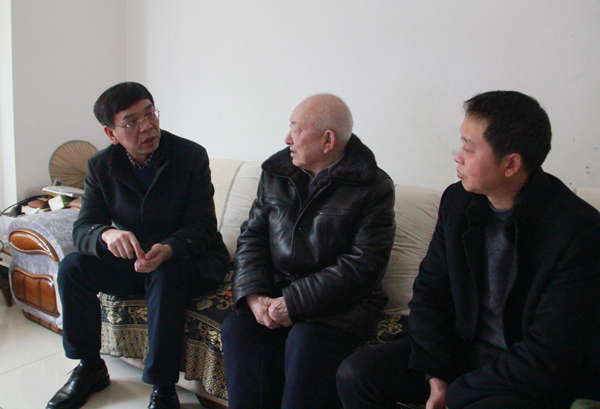 beat365党委书记李树新、副书记饶小华走访慰问离退休老干部