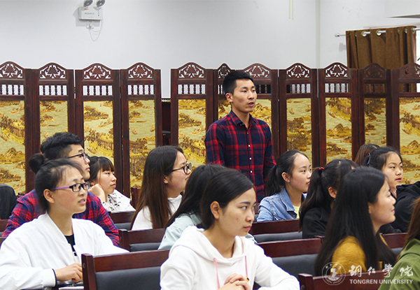 做一名合格的青年马克思主义者——党委副书记饶小华为青马班学员讲学