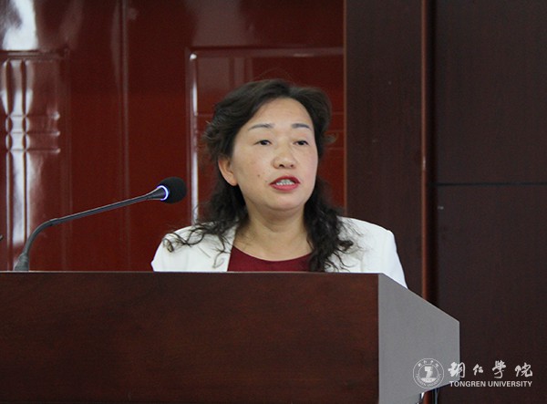 8教授代表冉光仙发言.jpg