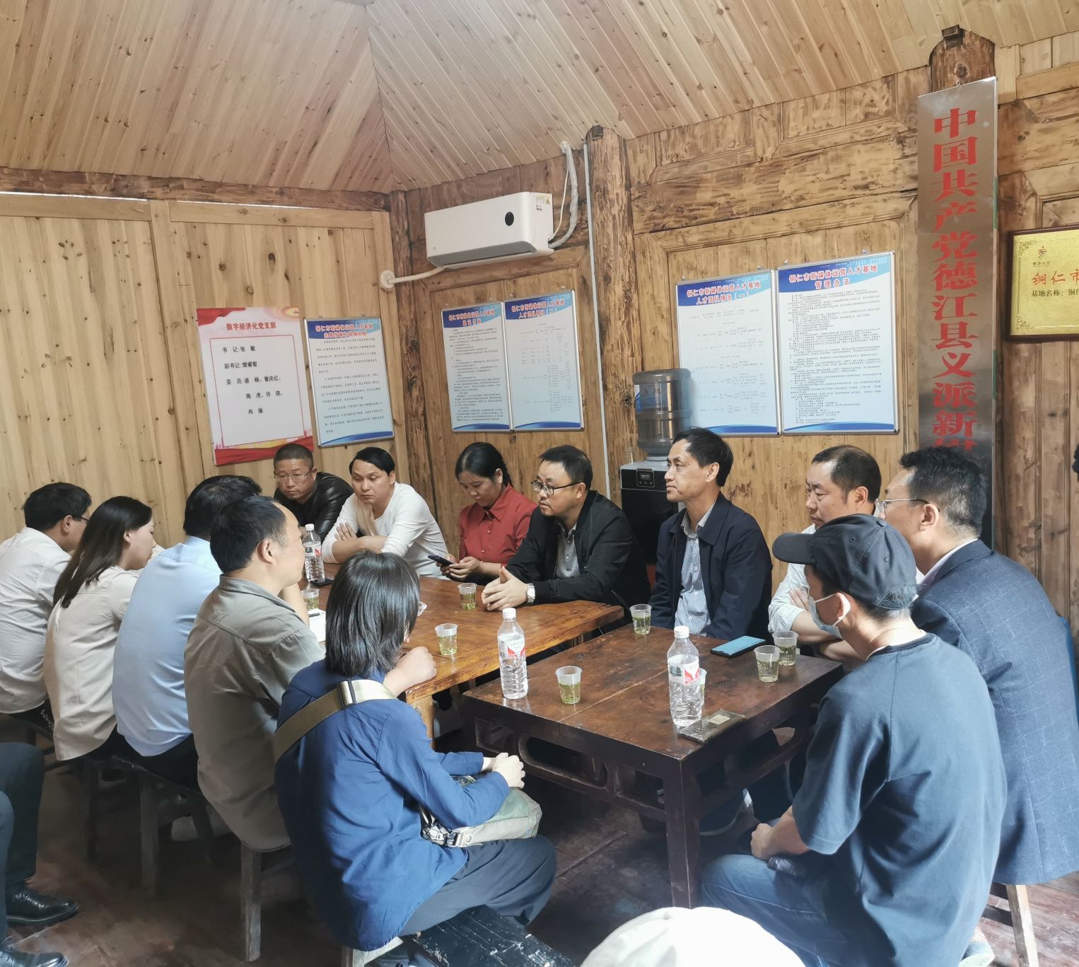 beat365英国官方网站艺术学院、乌江学院联同到德江县共和镇焕河村开展居民建筑文化调研活动